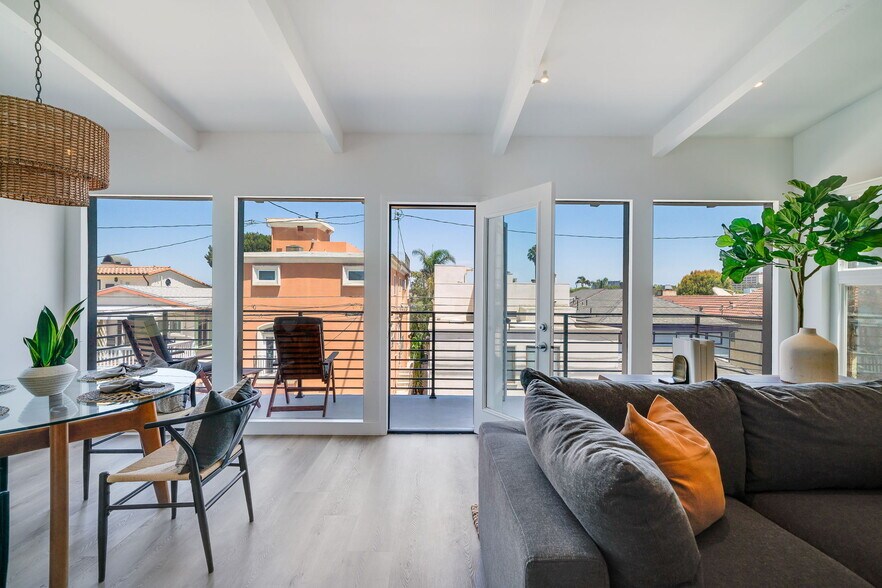 More Photos Of 2602 Pacific Ave, Venice Apartments For Sale