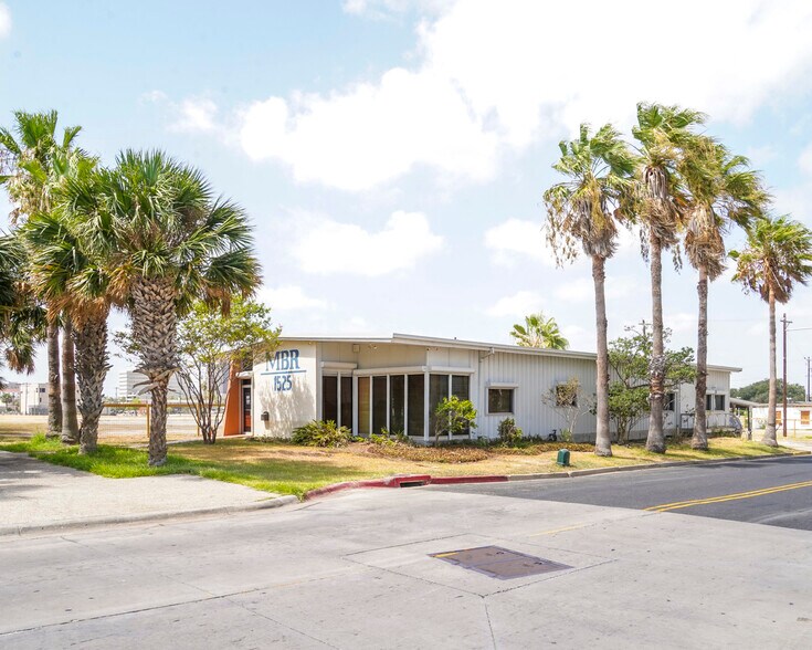 More Photos Of 1525 Shoreline Blvd, Corpus Christi Storefront Retail Office For Lease