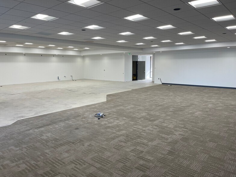 More Photos Of 24030 Hawthorne Blvd, Torrance Storefront For Lease