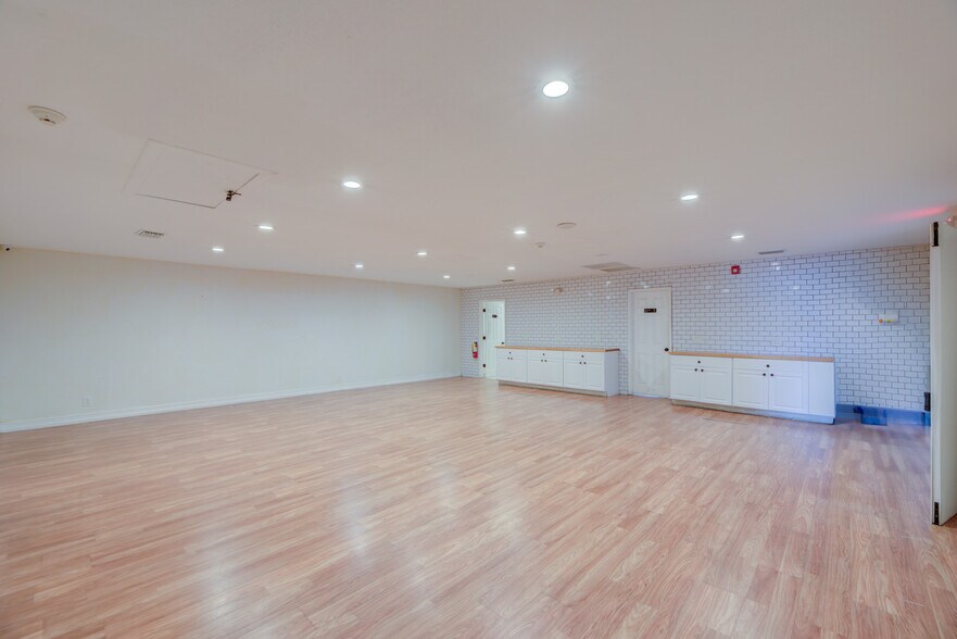 More Photos Of 359 10th St, West Palm Beach Storefront Retail Office For Sale