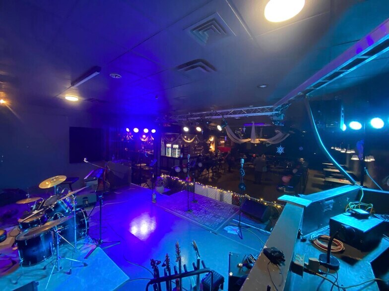 More Photos Of 14 St Sw, Medicine Hat, Alberta SW, Medicine Hat Bar For Sale