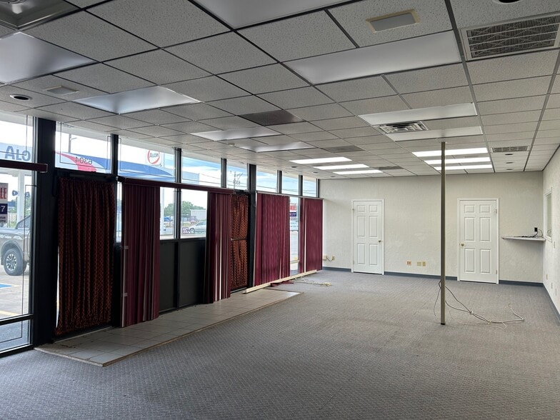 More Photos Of 6302 NW Cache Rd, Lawton Convenience Store For Sale