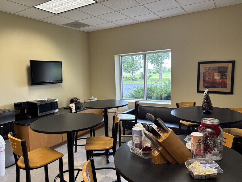 More Photos Of 302 Industrial Dr, Columbus Manufacturing For Sale