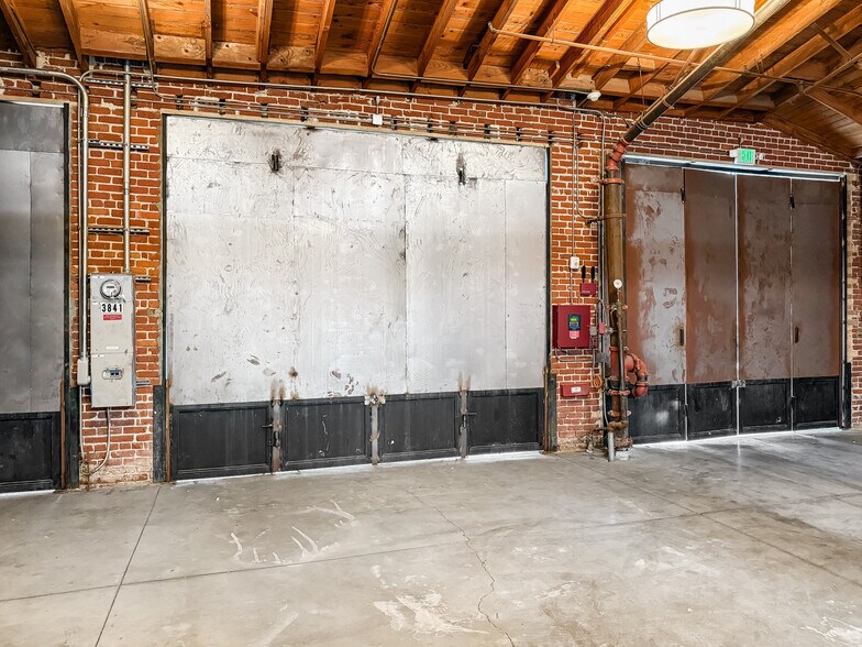 More Photos Of 3841 Broadway Pl, Los Angeles Warehouse For Lease