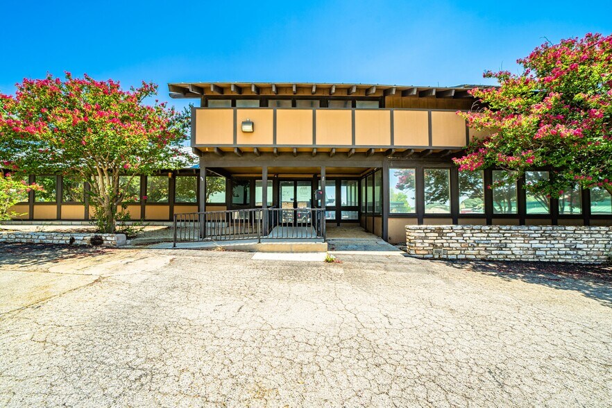 Primary Photo Of 2125 Sidney Baker St, Kerrville Storefront Retail Office For Sale