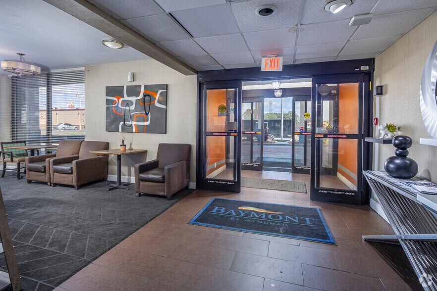 More Photos Of 1826 W Lucas St, Florence Hospitality For Sale