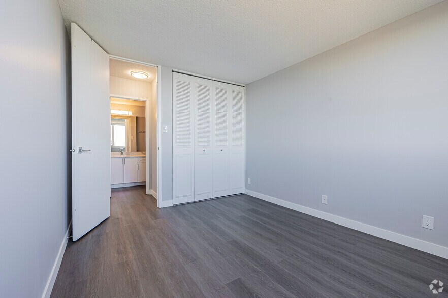 More Photos Of 2105 90 Av SW, Calgary Apartments For Lease