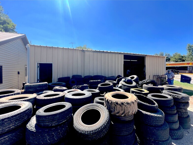 More Photos Of 127 N 9th St, Chickasha Auto Repair For Sale