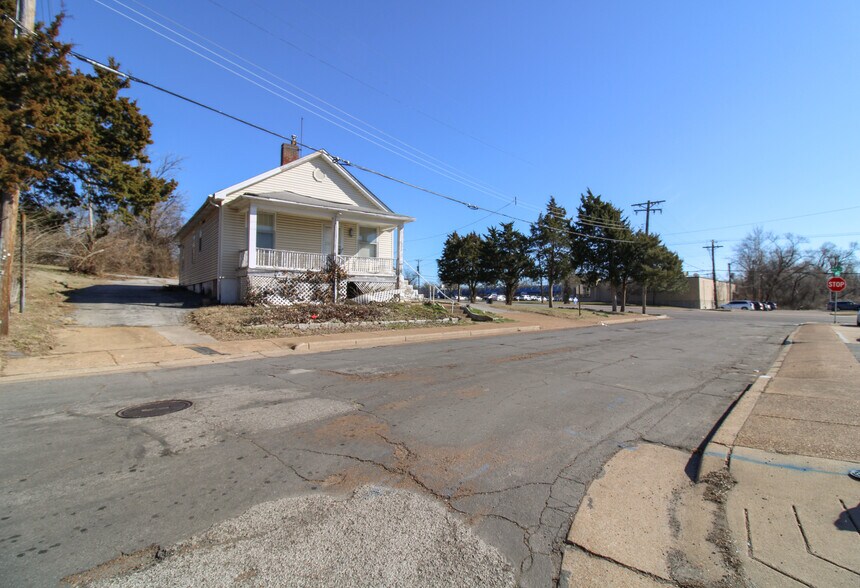 More Photos Of 7853 Olive Blvd, University City Office Residential For Sale