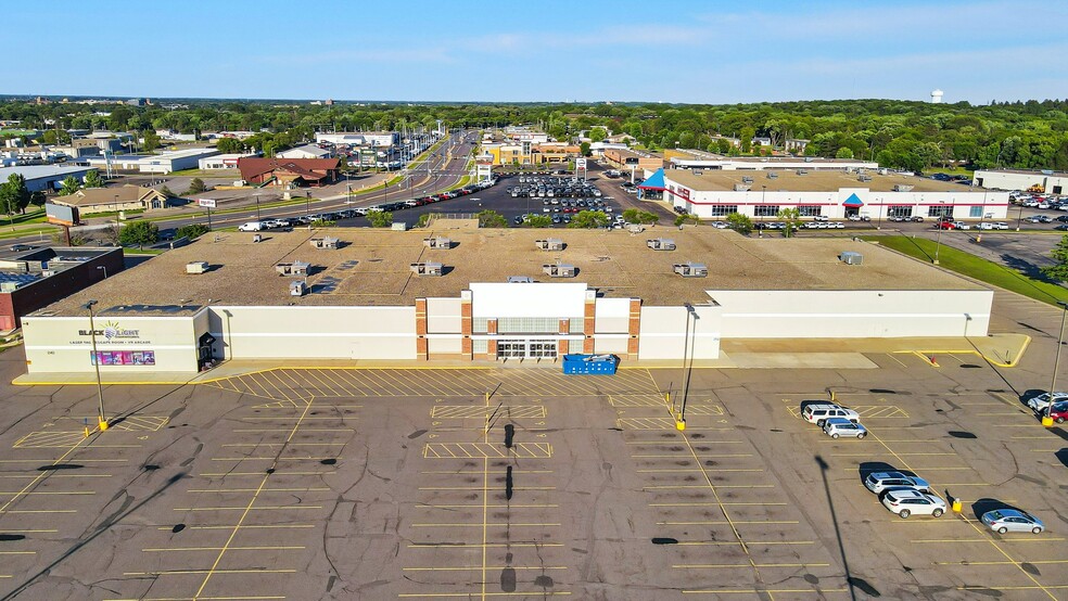 More Photos Of 250 33rd Ave S, Saint Cloud General Retail For Lease