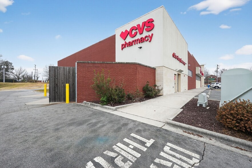 More Photos Of 4000 Battleground Ave, Greensboro Drugstore For Sale