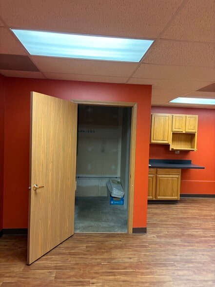 More Photos Of 28835 N Herky Dr, Lake Bluff Warehouse For Sale