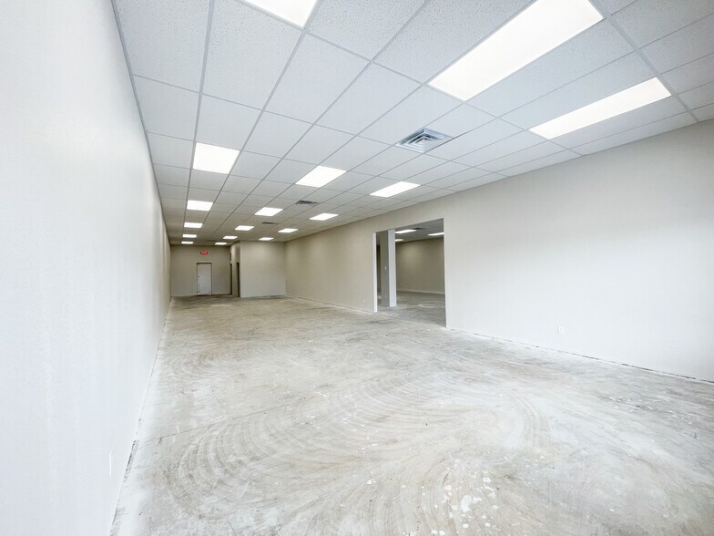 More Photos Of 6524- Slide Rd, Lubbock Unknown For Lease