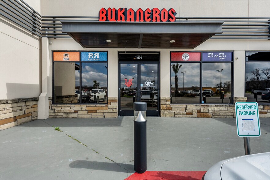 More Photos Of 1520 College Ave, South Houston Storefront For Lease