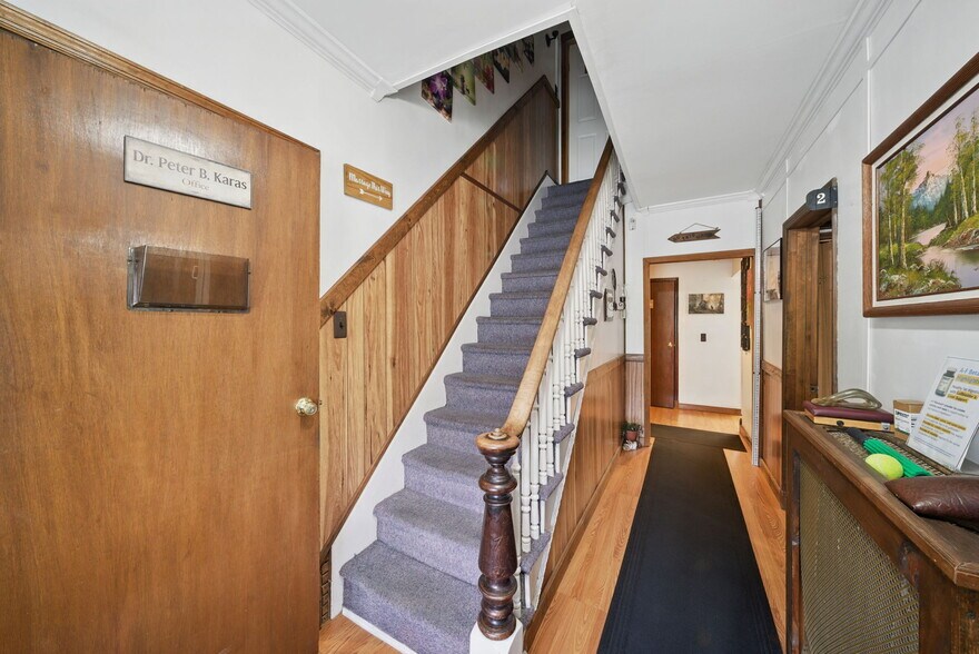 More Photos Of 11 Vernon Ave, Hamburg Medical For Lease