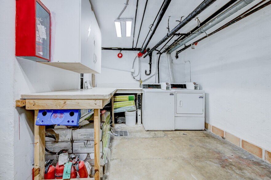 More Photos Of 19 Wavecrest Ave, Venice Apartments For Sale