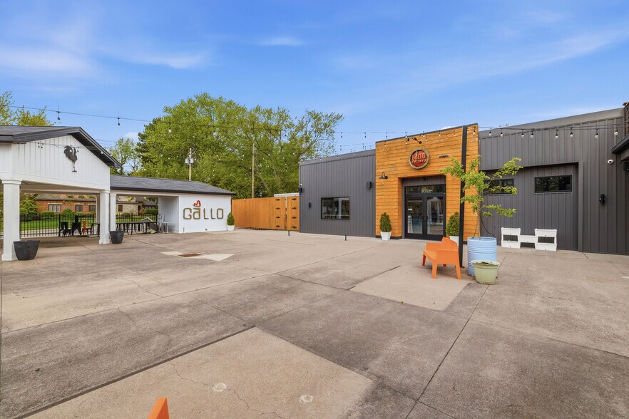 More Photos Of 402 Center St, Lewiston Restaurant For Sale