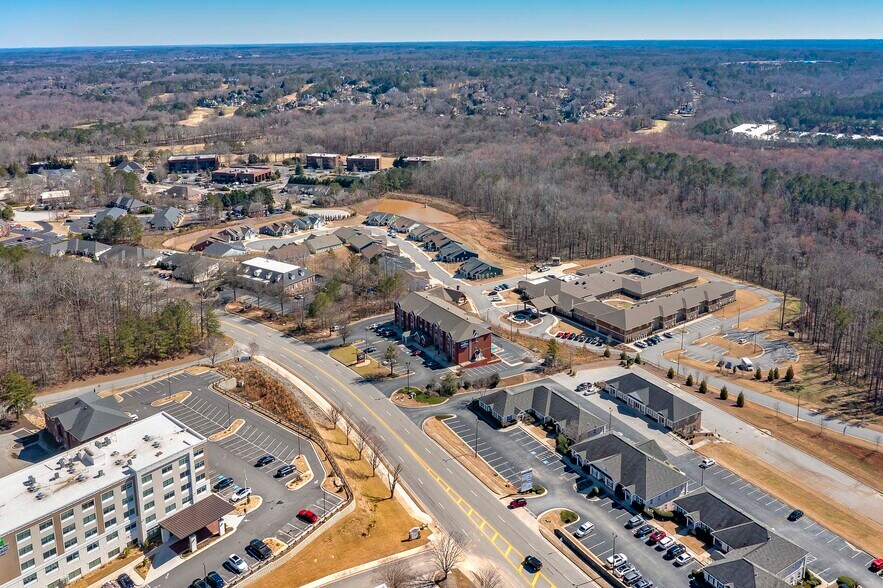 More Photos Of 195 Country Club Dr, Stockbridge Hotel For Sale