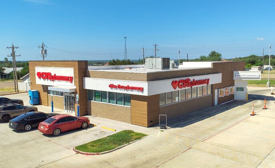 Primary Photo Of 1205 N US Highway 83 Hwy, Zapata Drugstore For Sale