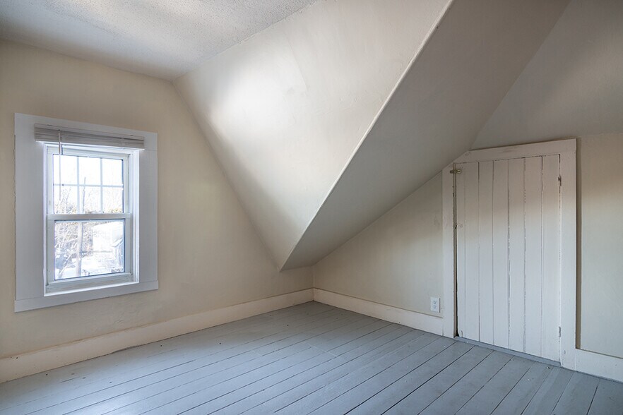 More Photos Of 388 Child St, Warren Freestanding For Sale