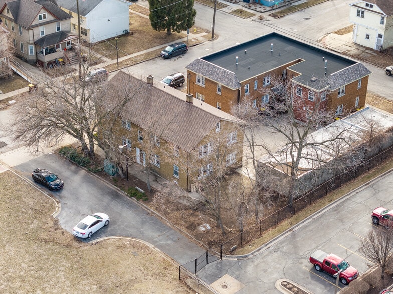 More Photos Of 910 4th Ave, Rockford Apartments For Sale