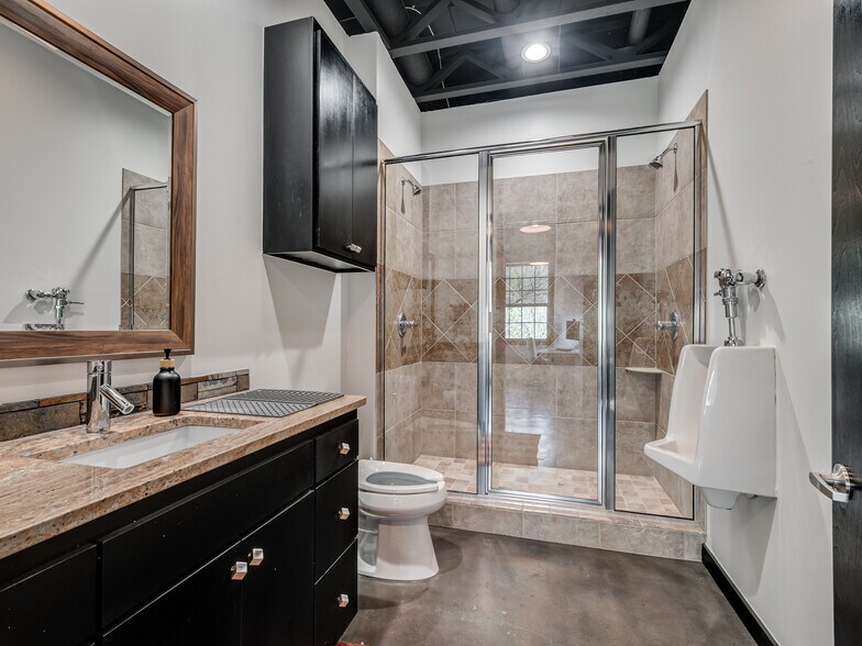 More Photos Of 235 W Hurd St, Edmond Office For Sale