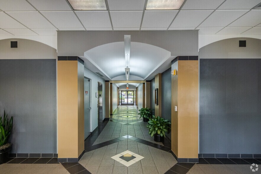 More Photos Of 100 E Sybelia Ave, Maitland Office For Lease