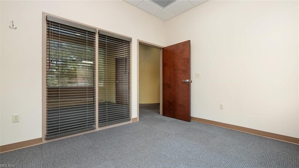 More Photos Of 61246 Southgate Rd, Cambridge Medical For Sale