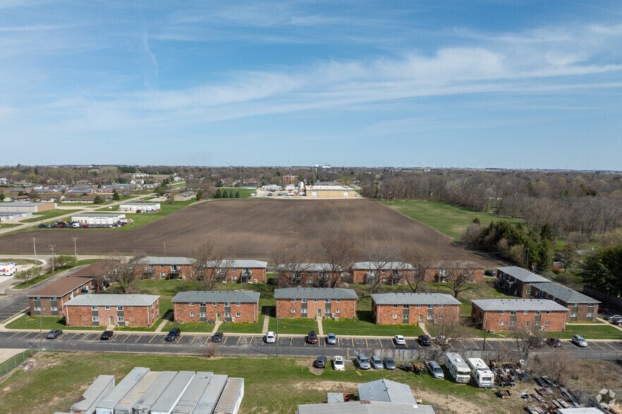 More Photos Of 205 Sandra Ave, Mendota Apartments For Sale