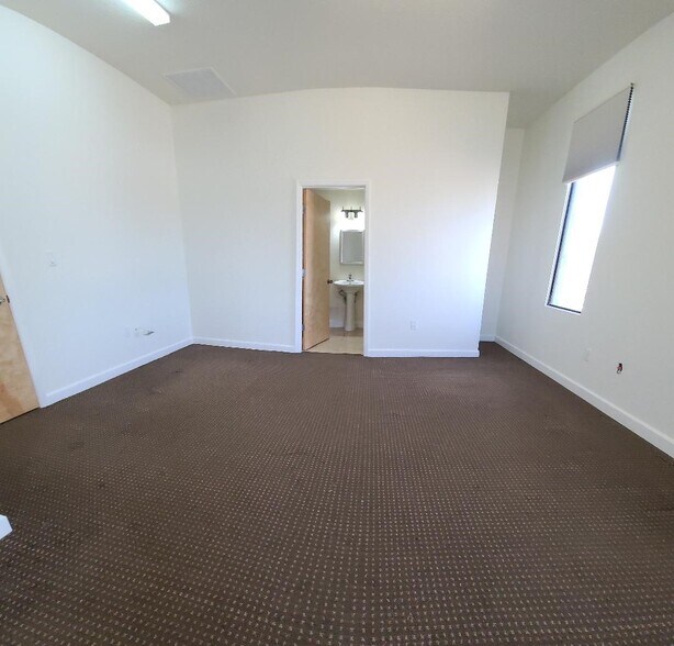 More Photos Of 7910 N Tamiami Trl, Sarasota Office For Lease