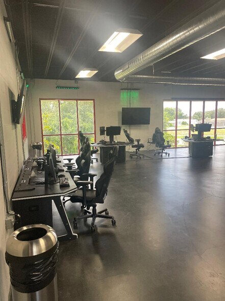 More Photos Of 2301 Longleaf Blvd, Lake Wales Office For Lease