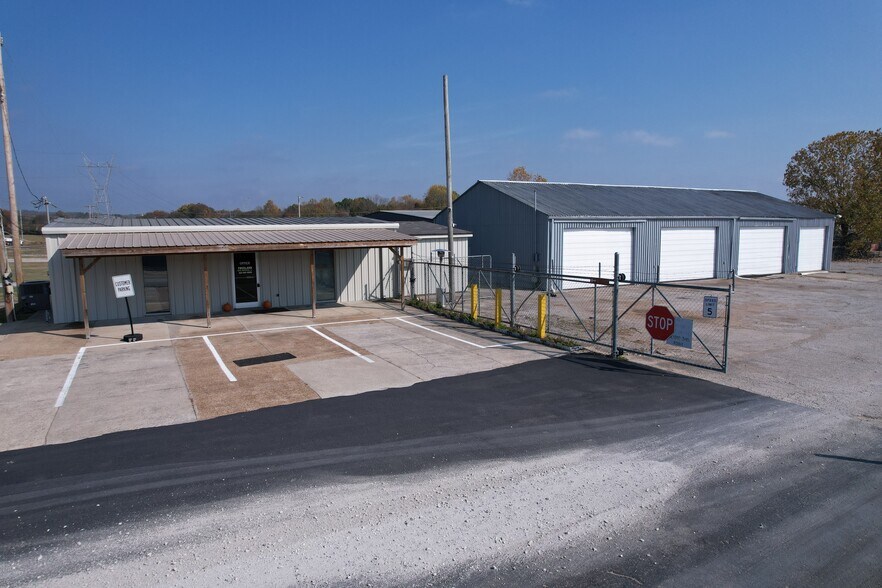 More Photos Of 1230 Industrial Park Rd, Columbia Warehouse For Lease