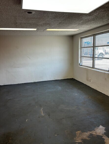 More Photos Of 559 NE 42nd St, Oakland Park Industrial For Lease