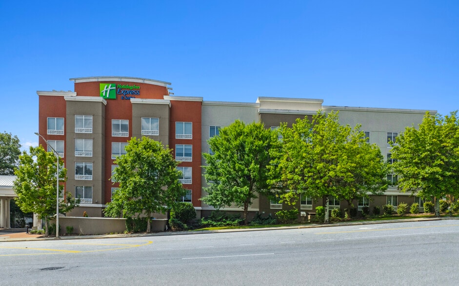 More Photos Of 440 Martin Luther King Jr Blvd, Chattanooga Hotel For Sale