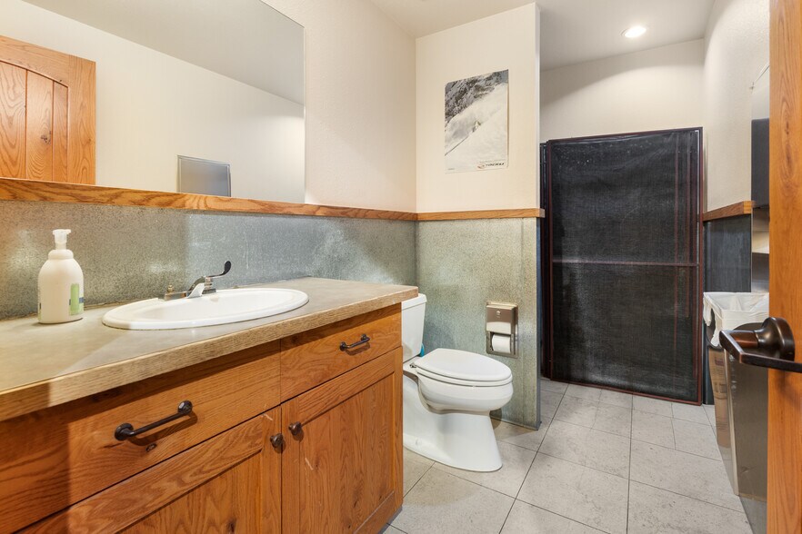 More Photos Of 442 Lincoln Ave, Steamboat Springs Flex For Sale