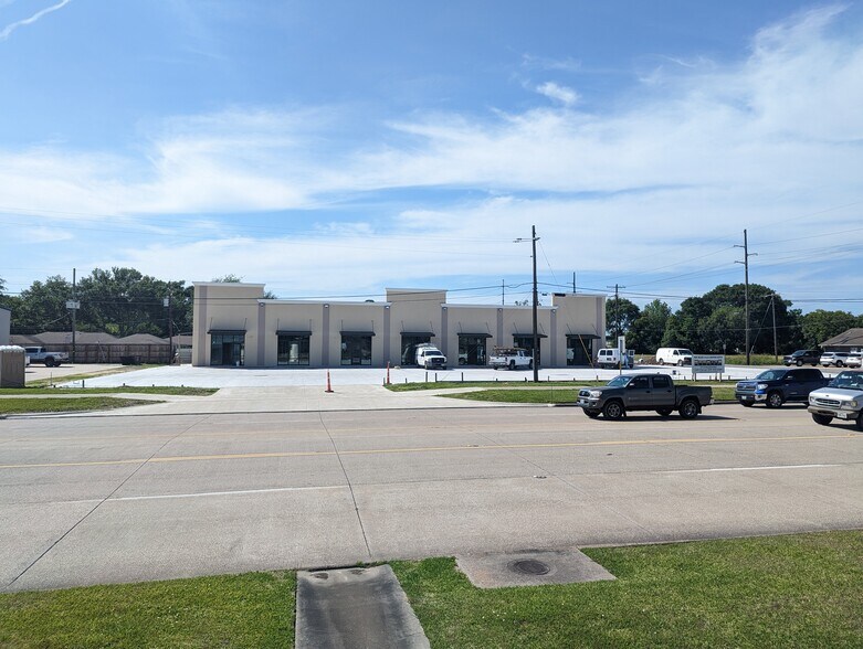 More Photos Of 2302 Nall St, Port Neches Storefront For Lease