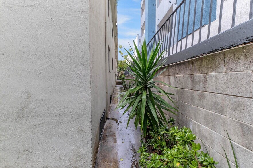 More Photos Of 1248 N Crescent Heights Blvd, West Hollywood Apartments For Sale
