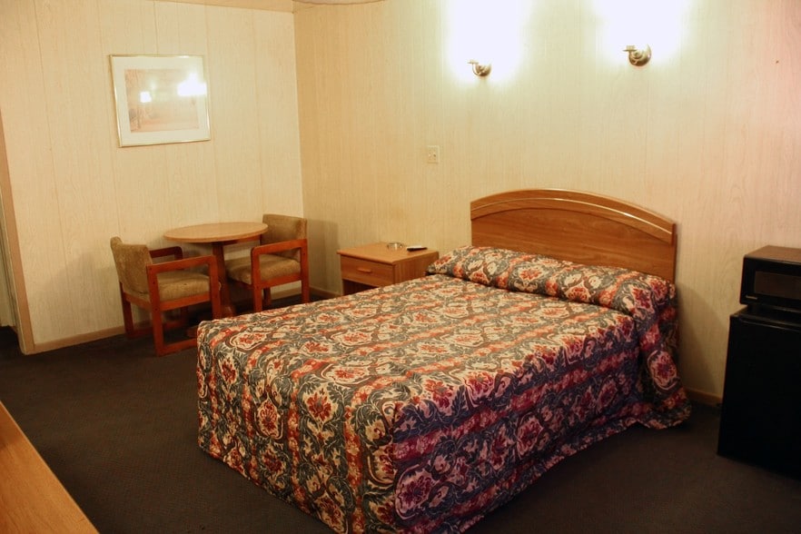 More Photos Of 10232 Orby Cantrell Hwy, Pound Hotel For Sale