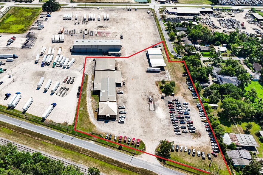 More Photos Of 11900 Hirsch Rd, Houston Warehouse For Lease