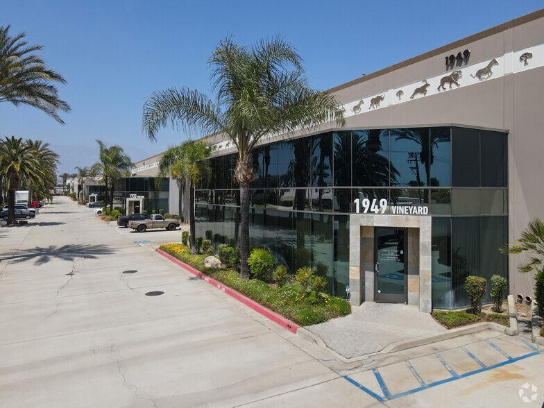 More Photos Of 1917-1957 S Vineyard Ave, Ontario Warehouse For Lease
