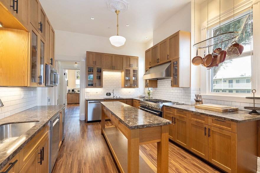 More Photos Of 423 Seminary St, Napa Specialty For Sale