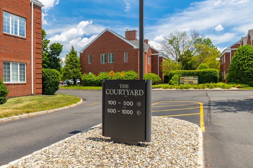 More Photos Of 812-824 Courtyard Dr, Hillsborough Medical For Lease