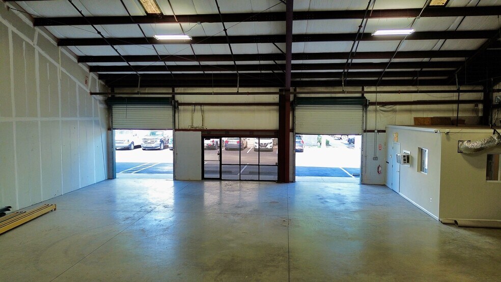 More Photos Of 3653 Regent Blvd, Jacksonville Warehouse For Lease