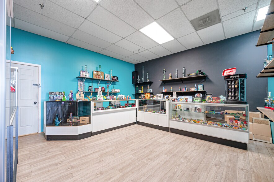 More Photos Of 1508-1574 N Mitchell St, Cadillac General Retail For Sale