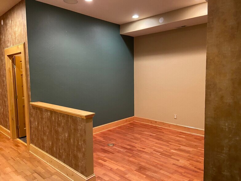 More Photos Of 9382-9386 Oak Ave, Waconia Medical For Sale