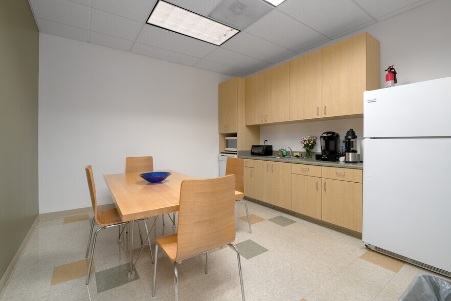 More Photos Of 5860 Owens Ave, Carlsbad Office For Sale