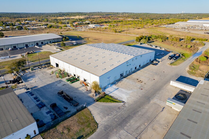 More Photos Of 8175 Bracken Creek Dr, San Antonio Distribution For Lease