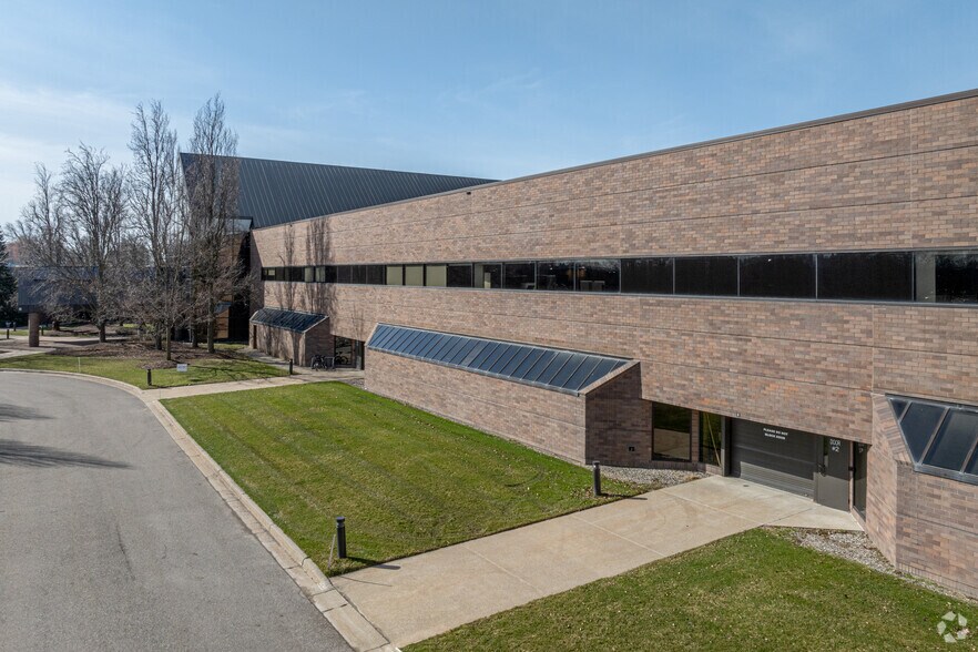 More Photos Of 701 S Waverly Rd, Holland Manufacturing For Lease