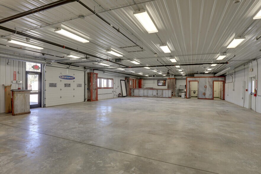 More Photos Of 711 S Front St, Quincy Industrial For Lease