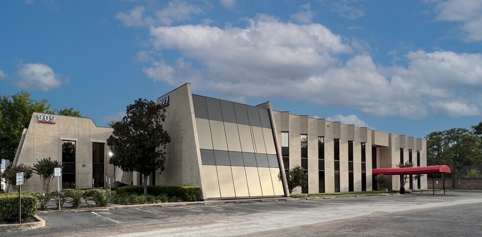 Primary Photo Of 909 Dairy Ashford Rd, Houston Office For Lease